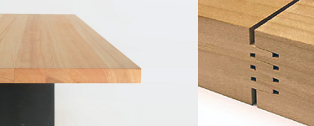 Een houten werkblad in de badkamer voor onder uw waskom